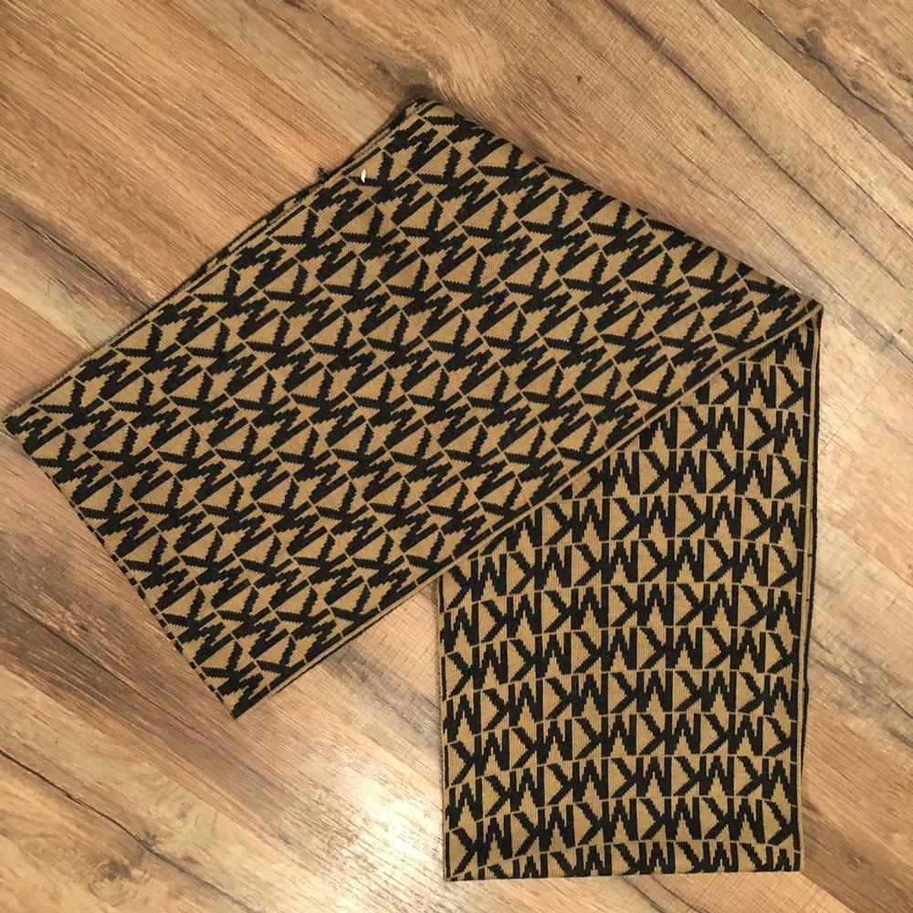 Michael Kors Infinity Scarf NWOT